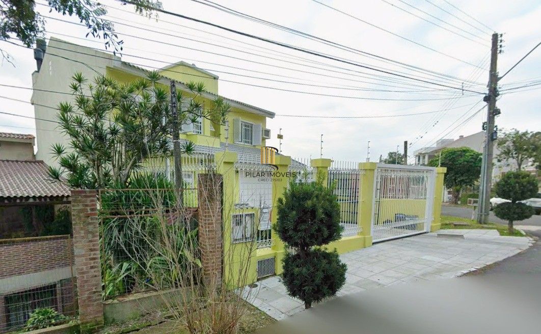 Casa sobrado no bairro Jardim Sabará de 3 dormitórios e 4 vagas