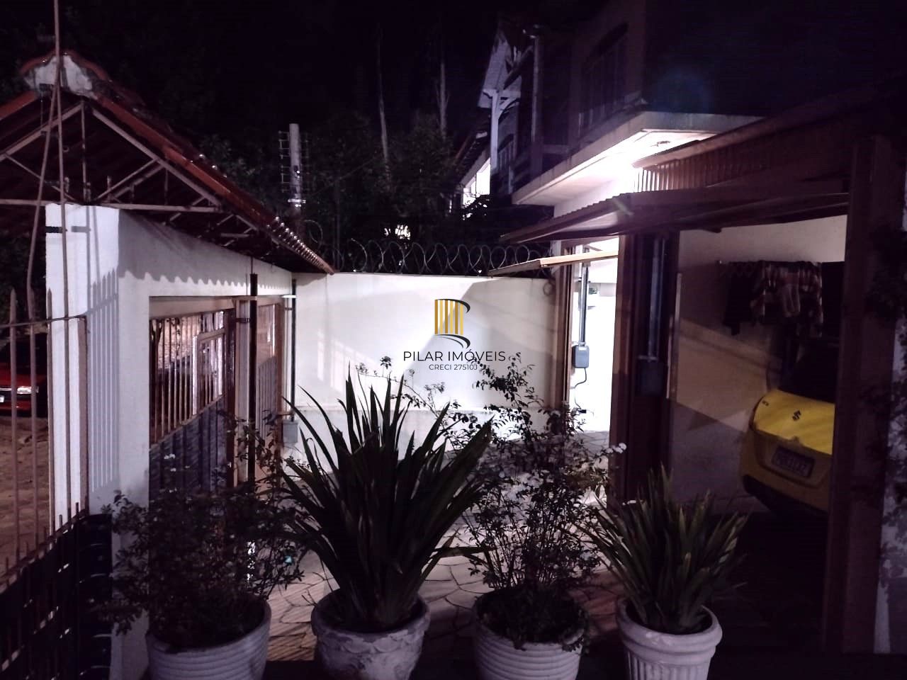 Casa 4 dormitórios no bairro Partenon