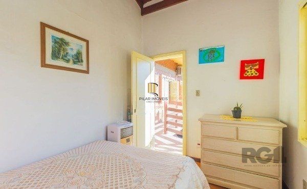 Casa sobrado na Lomba do Pinheiro com 4 dormitórios e 2 vagas