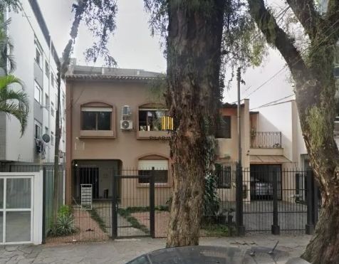Apartamento térreo no bairro Petrópolis de 1 dormitório e pátio
