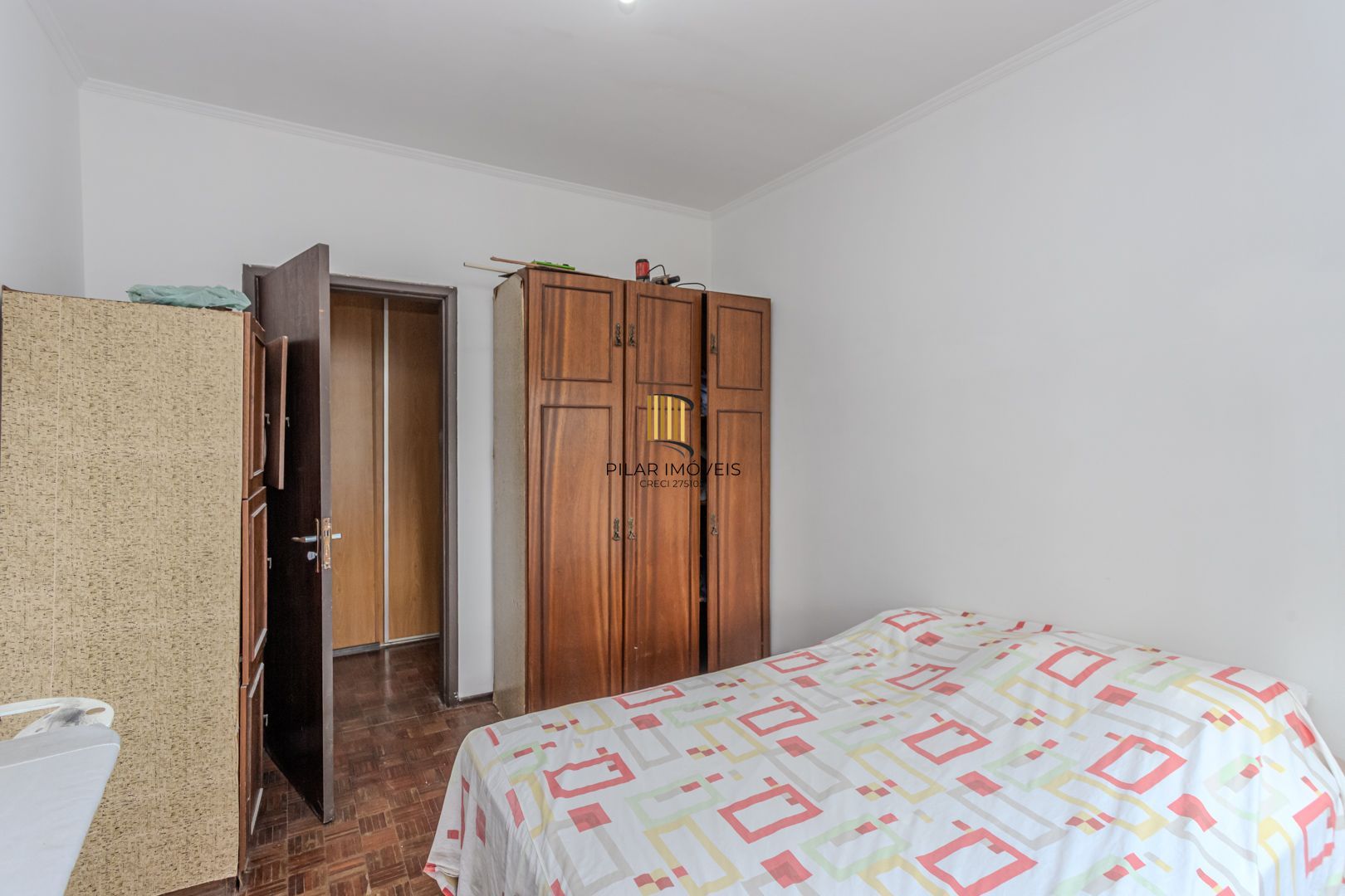 Prédio Residencial no Passo D'areia com 8 dormitórios e 8 vagas