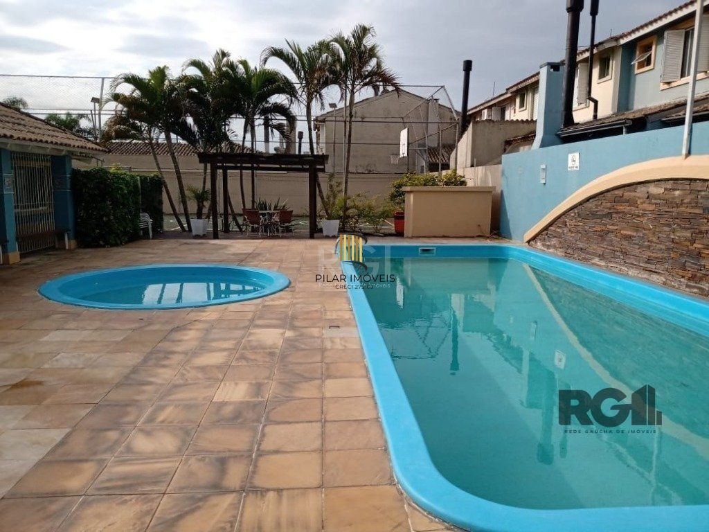 Casa em Condomínio no Humaitá de 2 dormitórios vaga e infra