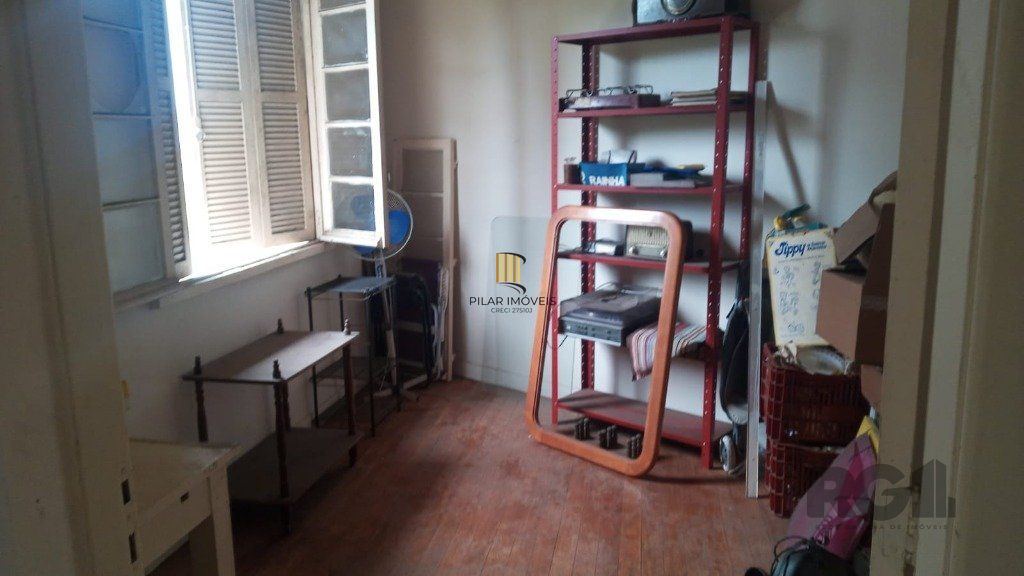 Sobrado no bairro Petrópolis com amplo terreno