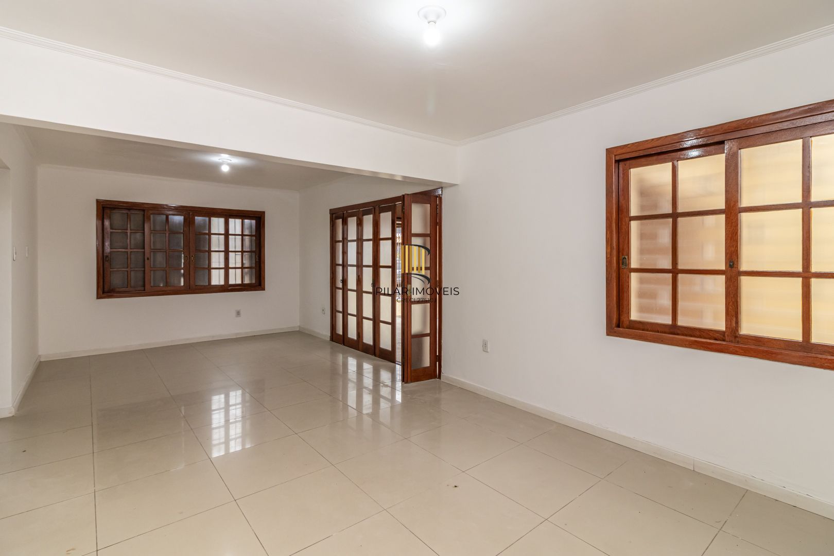 Casa no bairro Sarandi com 4 dormitórios e 4 vagas