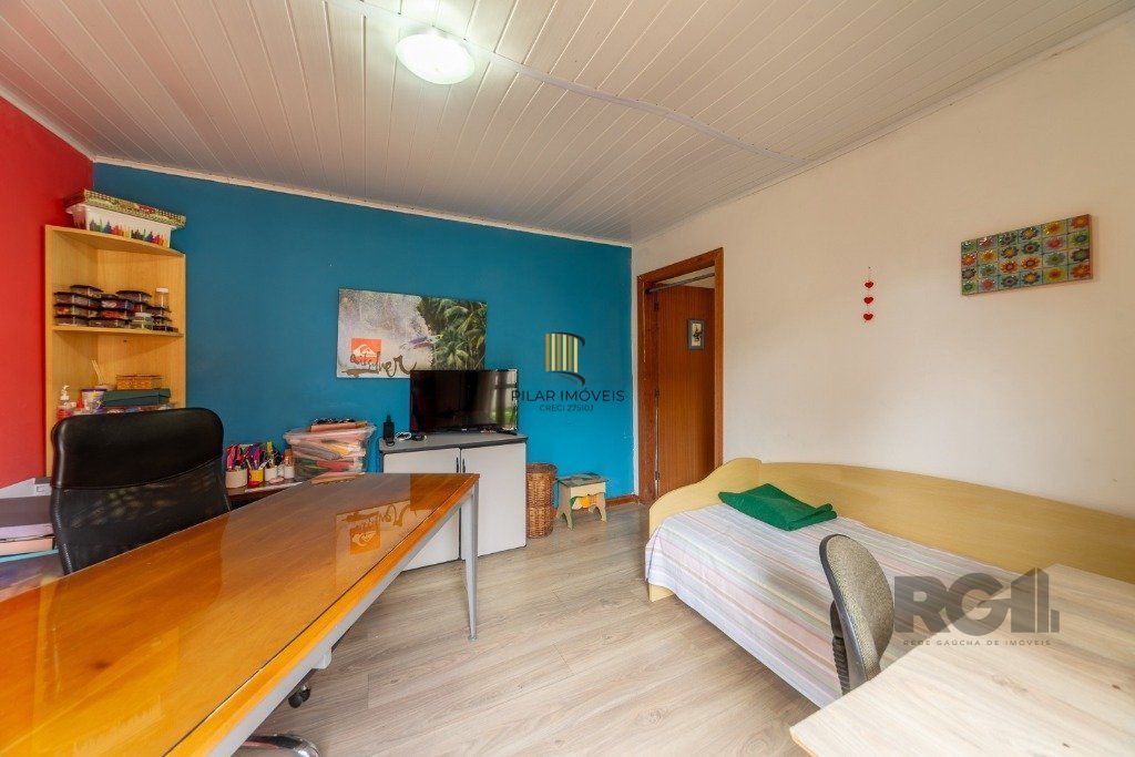 Casa no bairro Camaquã de 4 dormitórios e 2 vagas