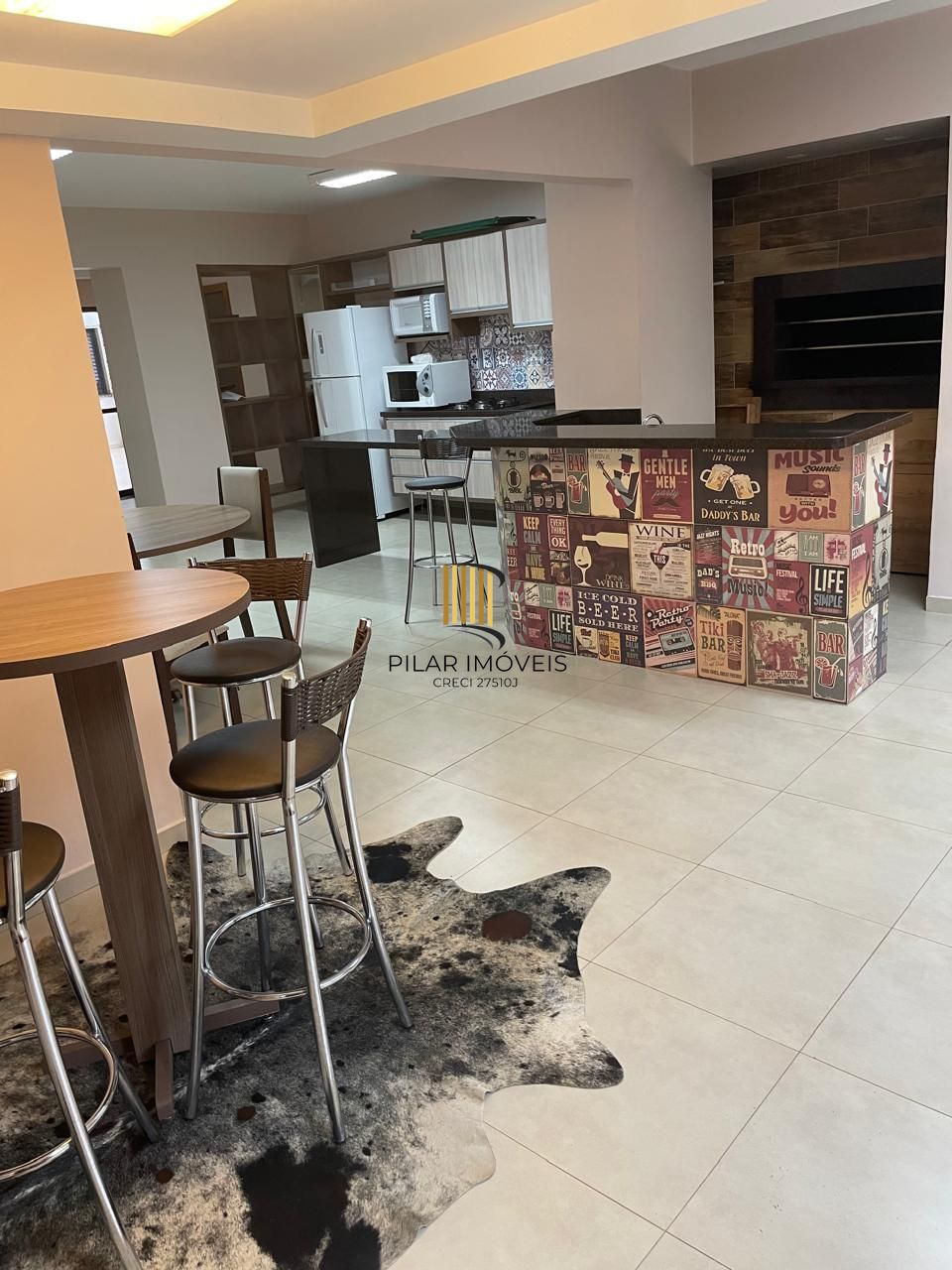 APARTAMENTO NO CENTRO DA CIDADE DE CHAPECÓ 02 DORM. 02 VAGAS, SEMI-MOBILIADO, CHURRASQUEIRA E ELEVADOR.