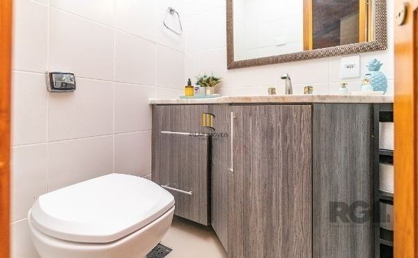 Casa sobrado no Cristal de 3 dormitórios e 3 vagas