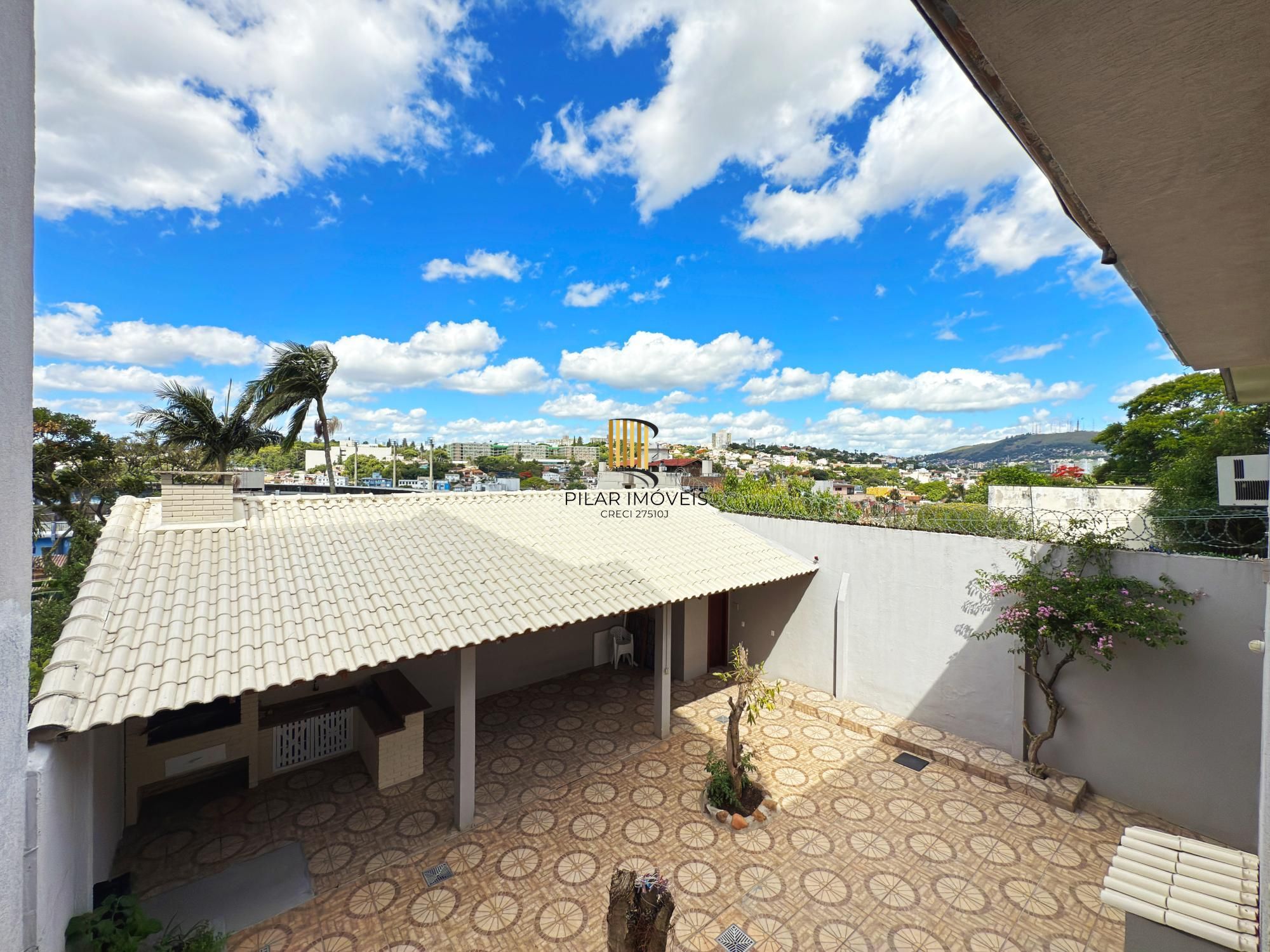 Casa 3 dormitórios no bairro Medianeira