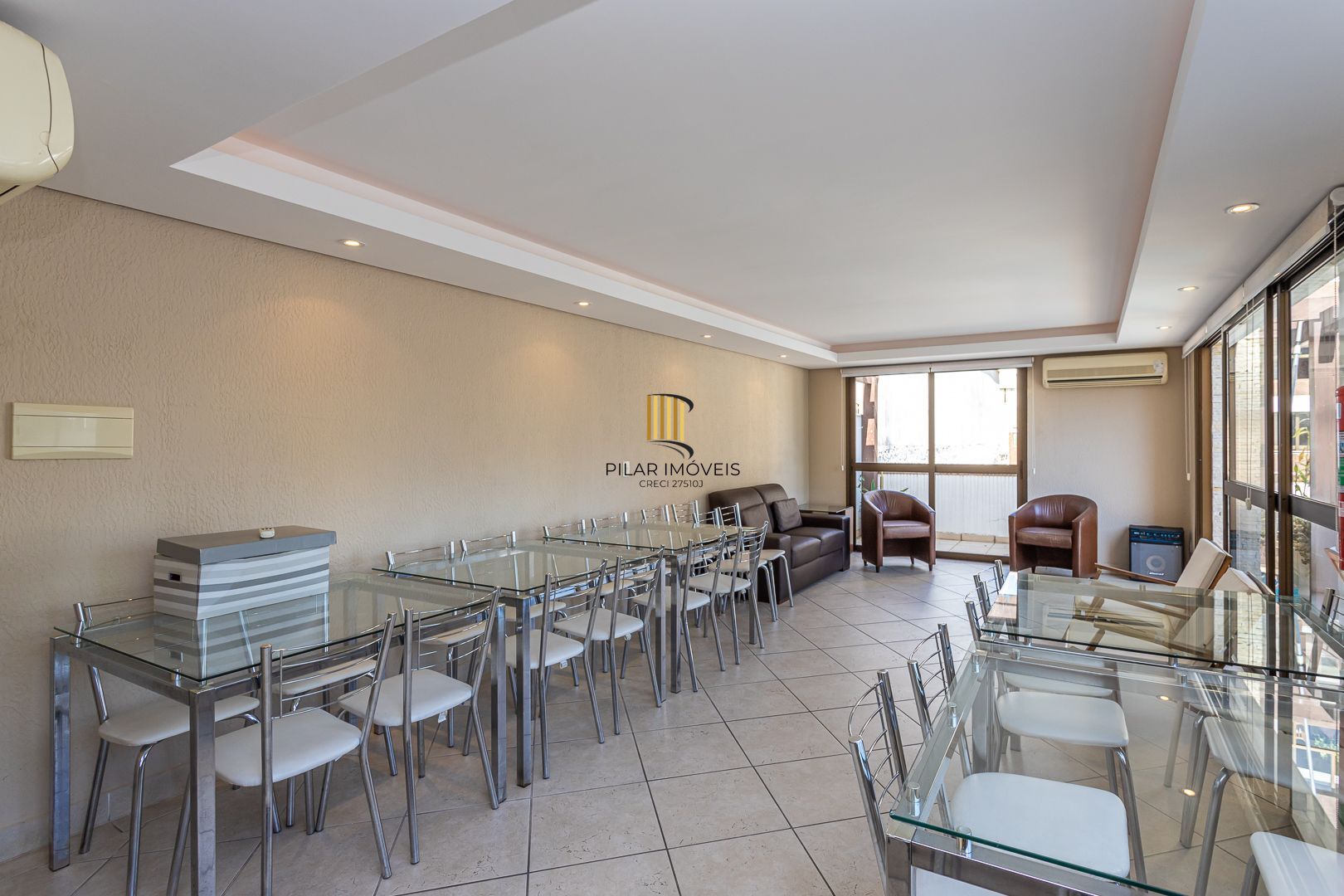 Apartamento no bairro Mont Serrat de 2 suítes e 2 vagas DESOCUPADO