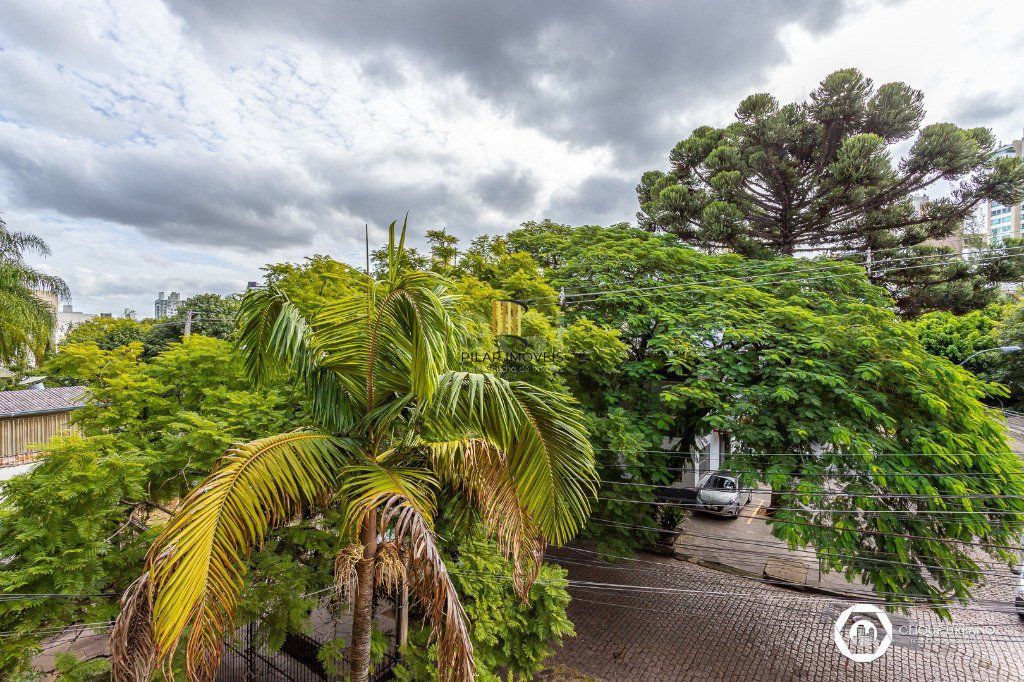 Casa para Venda - 330m², 4 dormitórios, sendo 3 suites, 2 vagas - Petrópolis
