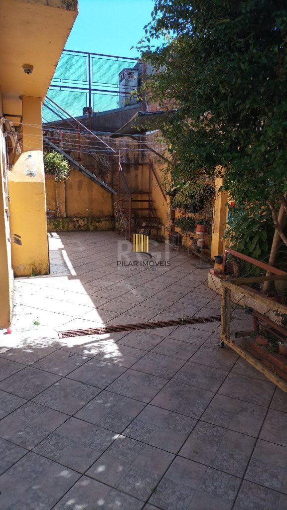 Casa para Venda - 200m², 4 dormitórios, 2 vagas - Vila Ipiranga