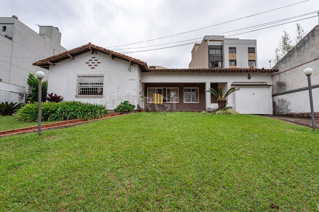 Casa no bairro Petrópolis de 3 dormitórios
