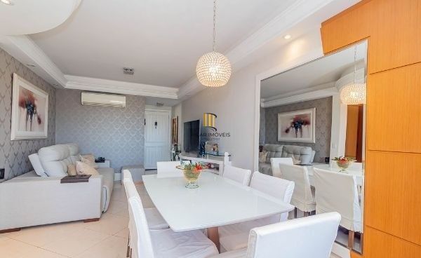 Apartamento no Menino Deus de 2 dormitórios e vaga