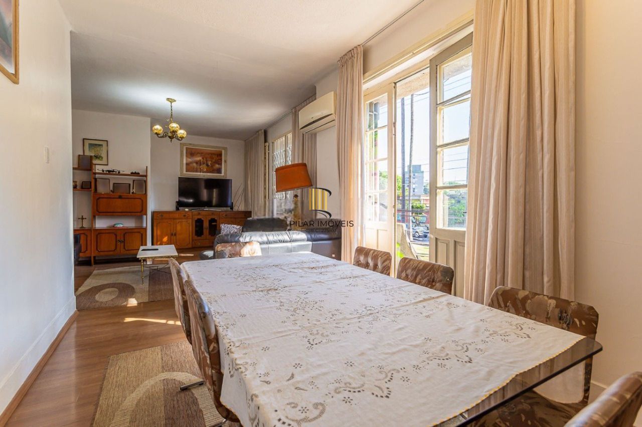 Sobrado 4 dormitórios no bairro Farroupilha