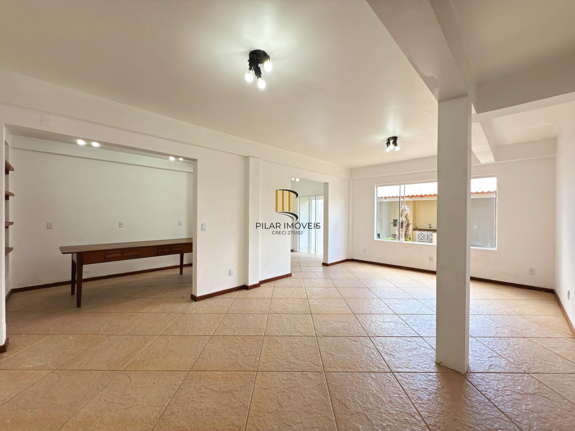 Casa 3 dormitórios no bairro Medianeira