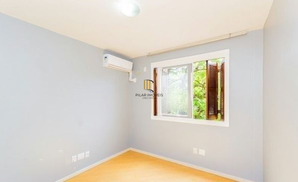 Apartamento no Passo D'areia de 2 dormitórios e 2 vagas DESOCUPADO