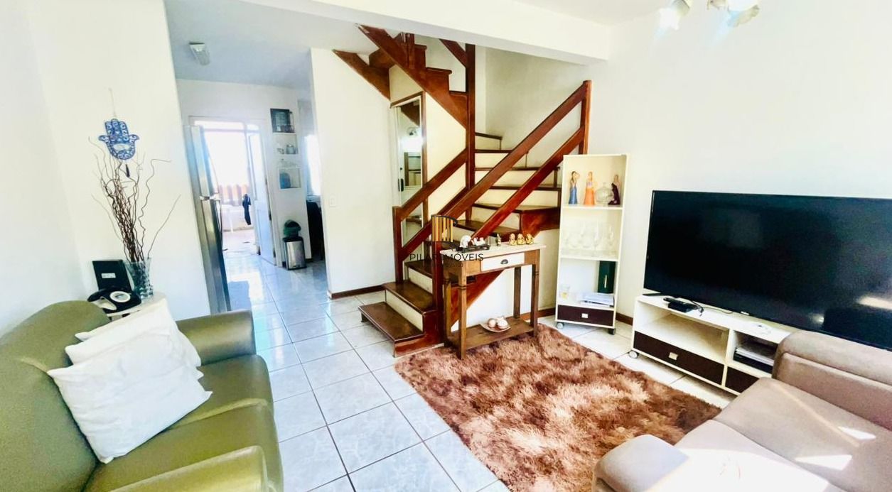 Casa em condomínio no bairro Sarandi de 2 dormitórios, vaga e infra