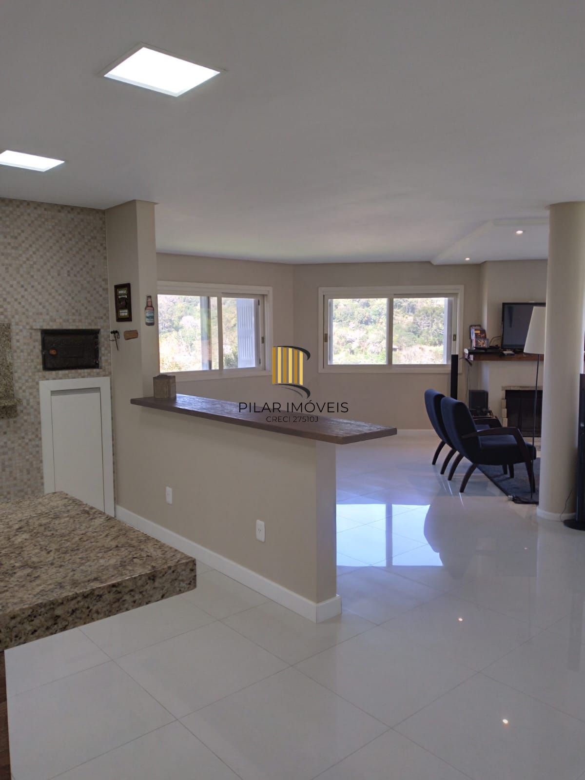 CASA COM 3 DORMIT