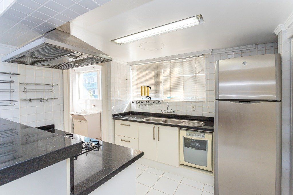 Apartamento no bairro Higienópolis com 190m² de 3 dormitórios e 2 vagas