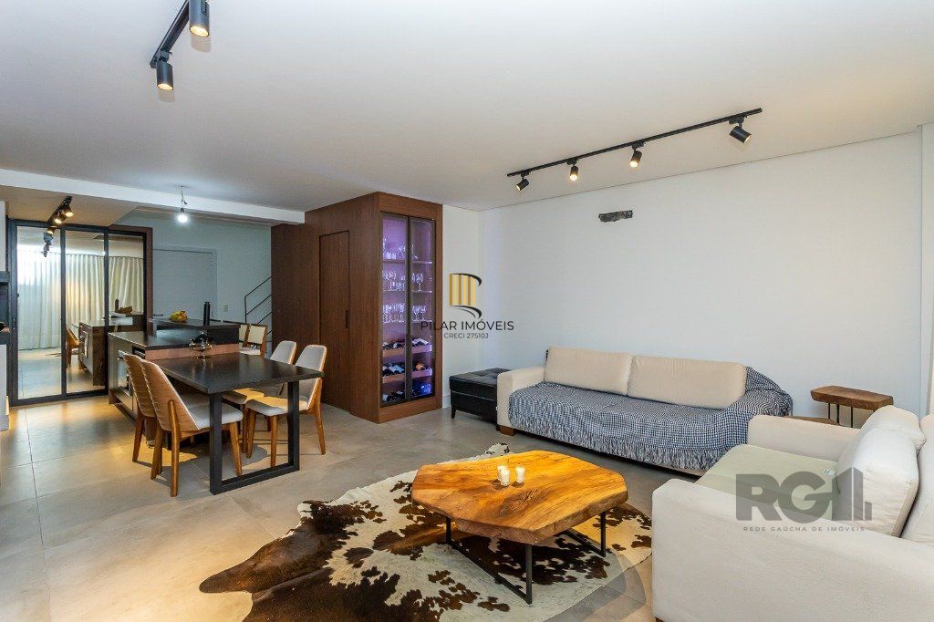 Apartamento DUPLEX no bairro Chácara das Pedras de 2 dormitórios e 2 vagas