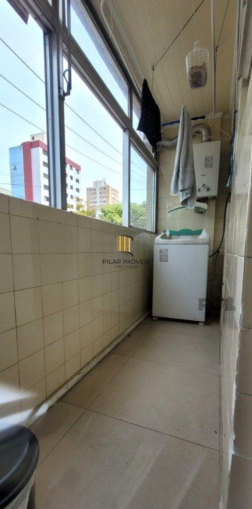 Apartamento no Petrópolis de 2 dormitórios e 2 vagas