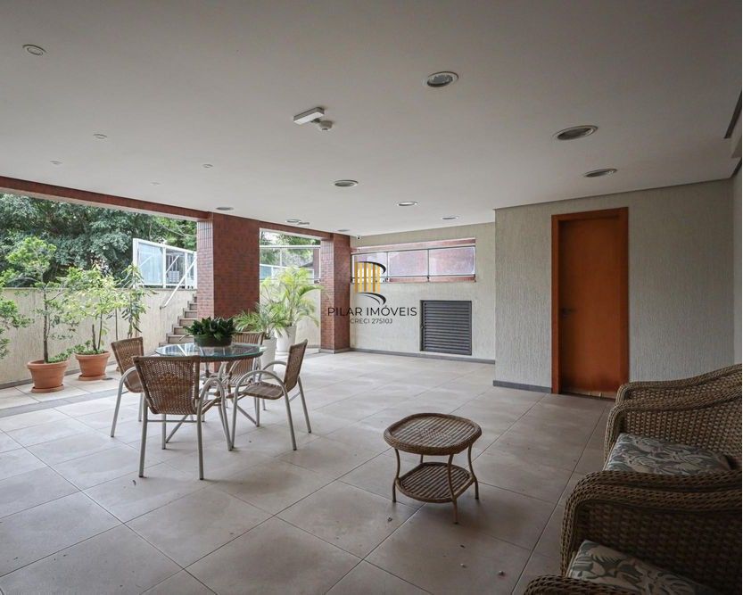 Apartamento no bairro Higienópolis de 2 dormitórios e 2 vagas