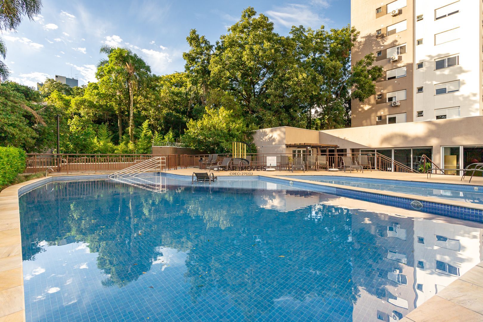 Apartamento no bairro Teresópolis de 2 dormitórios vaga e infra