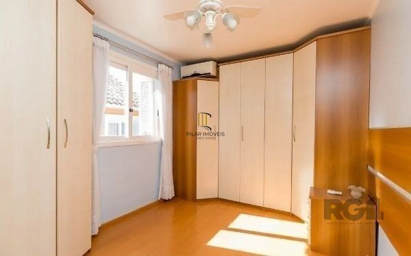 Sobrado no bairro Tristeza de 3 dormitórios e vaga DESOCUPADO