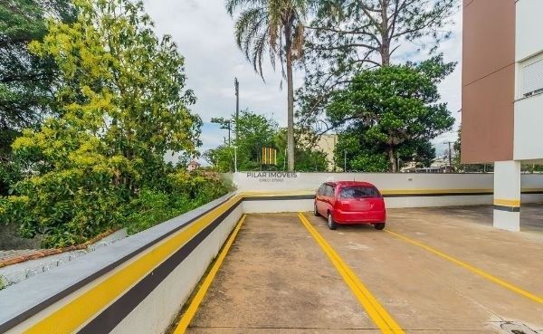Apartamento semi novo na Medianeira de 2 dormitórios e 2 vagas