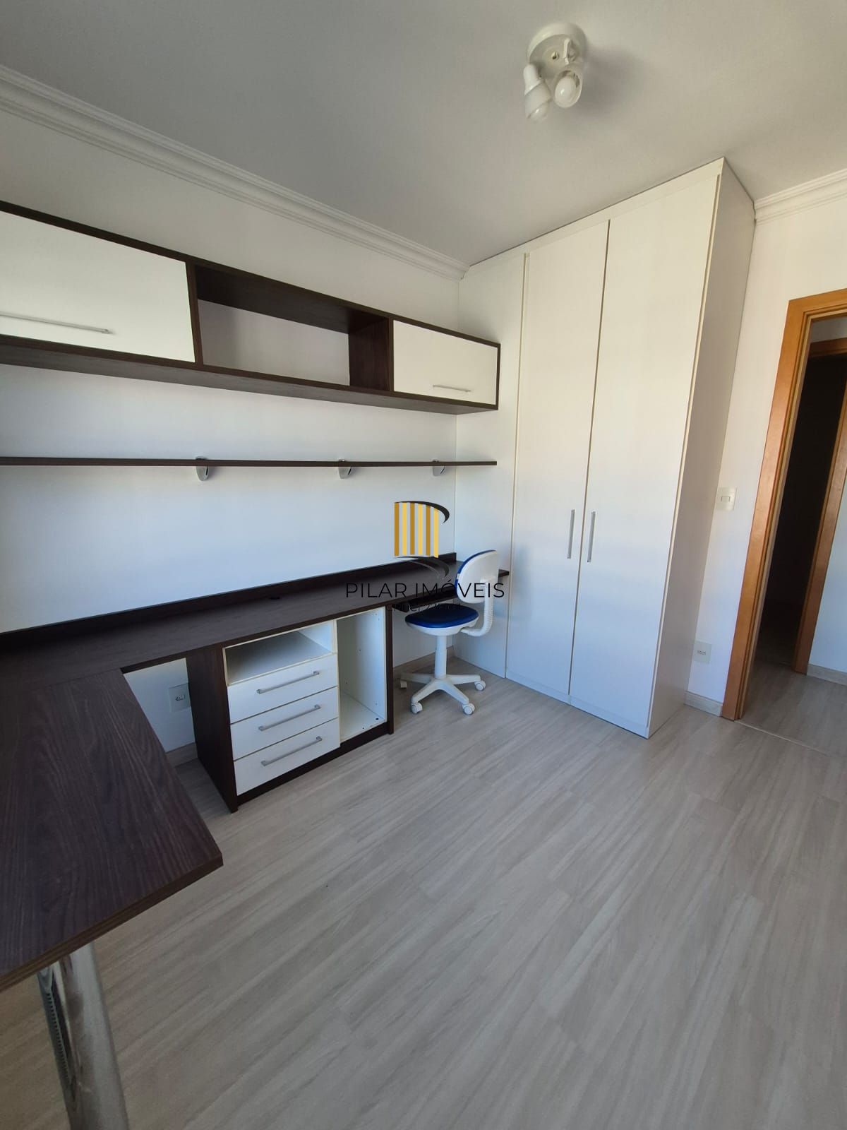 Apartamento no Centro de 2 dormitórios e 2 vagas DESOCUPADO