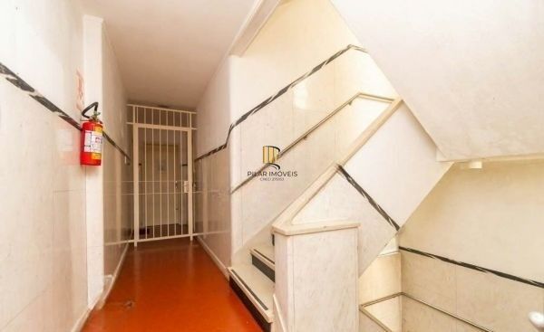 Apartamento de 2 dormitórios no bairro Independência DESOCUPADO
