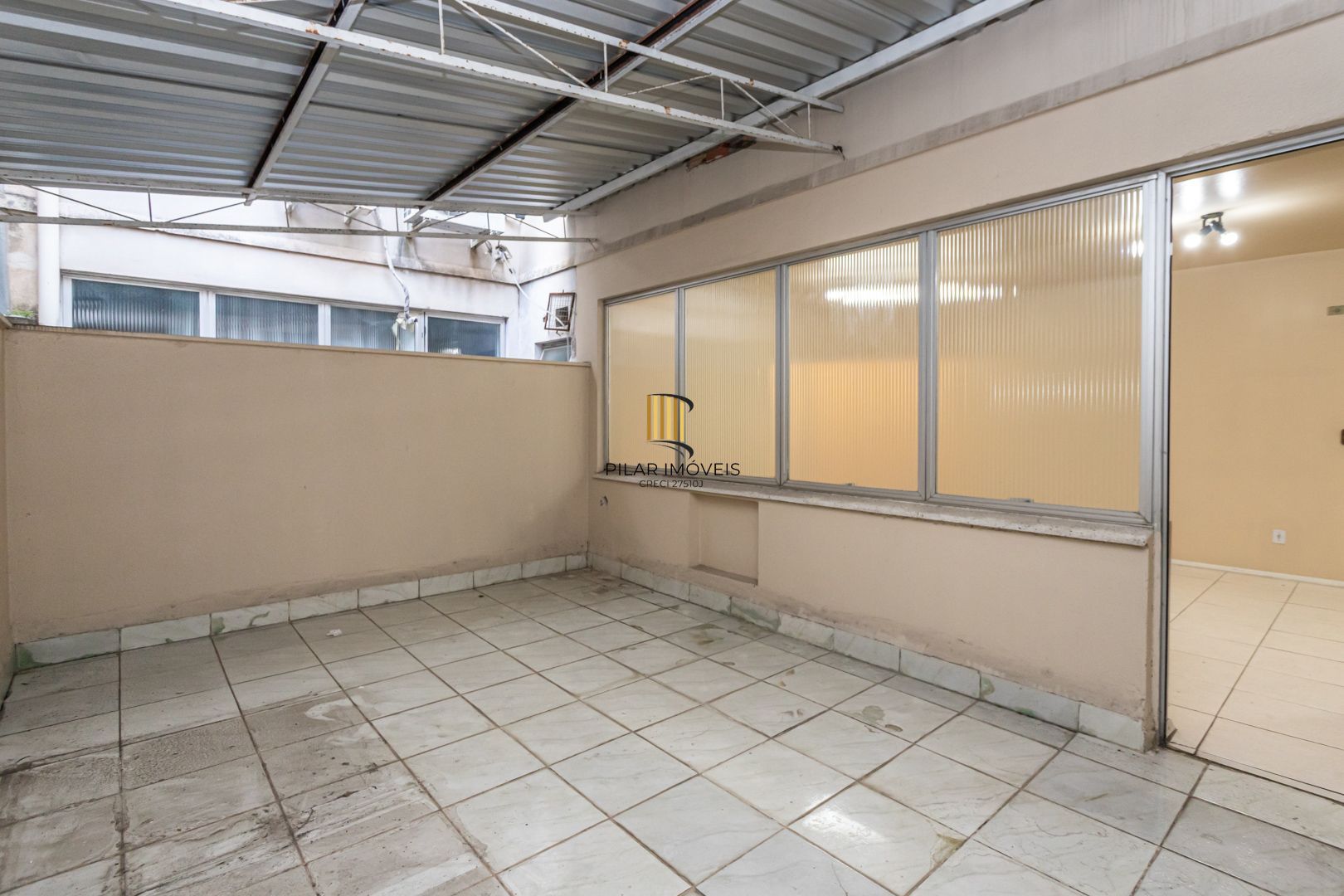 Sala Comercial com terraço