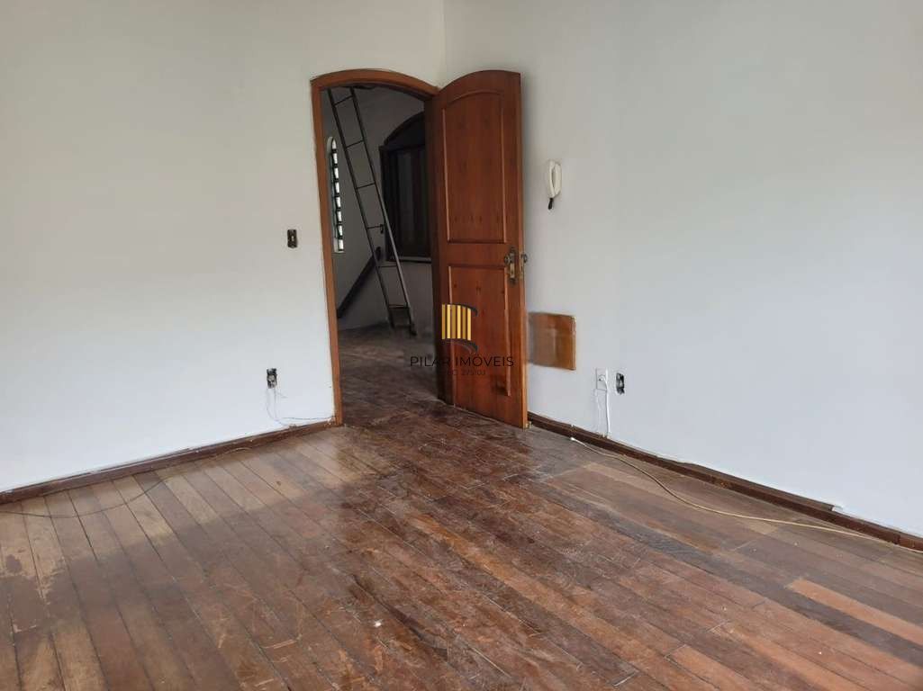 Casa 5 dormitórios no bairro Petrópolis