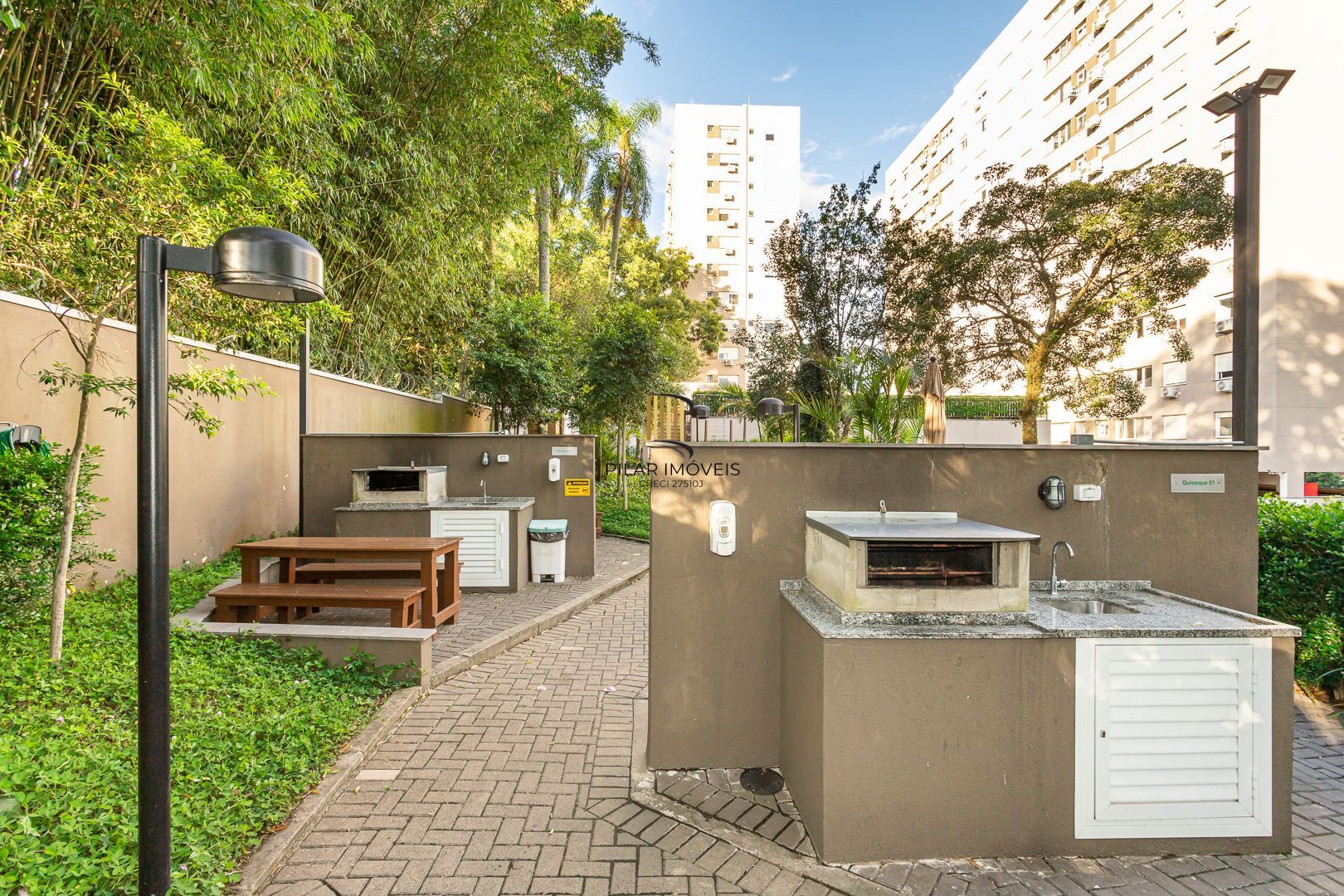 Apartamento no bairro Teresópolis de 2 dormitórios vaga e infra