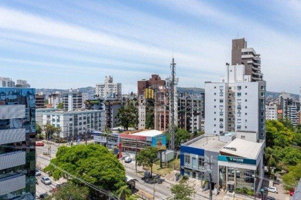 Sala comercial duplex na Av. Carlos Gomes