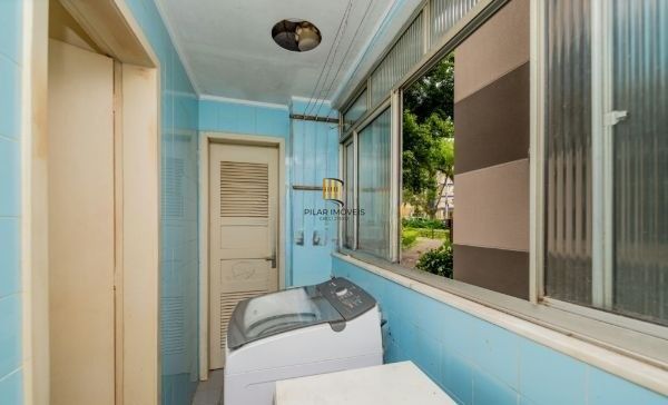 Apartamento no bairro Tristeza de 2 dormitórios e dependência