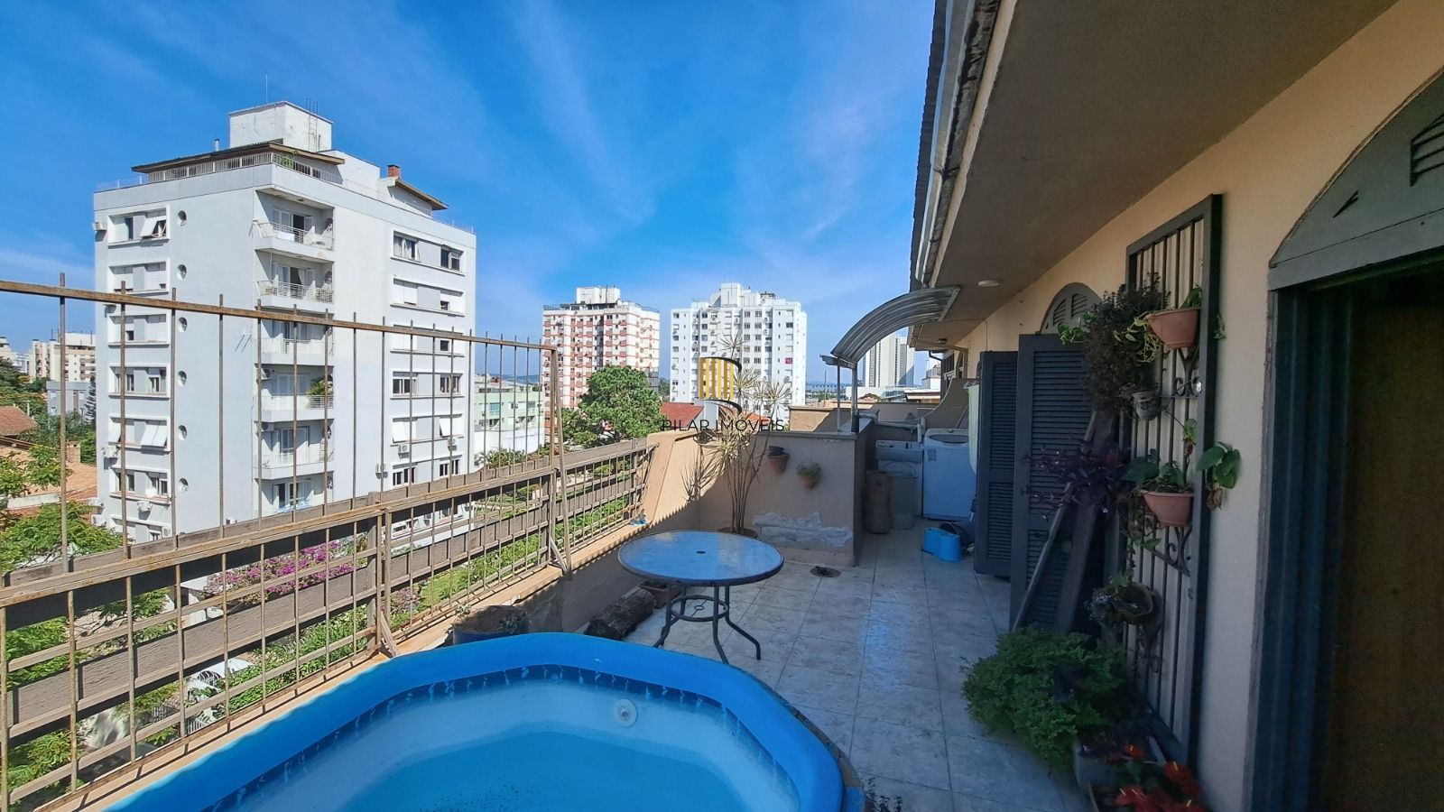 Cobertura no bairro Cristal de 3 dormitórios e 2 vagas