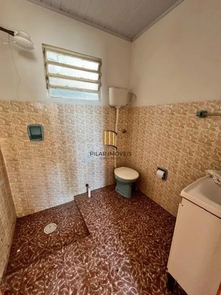 Casa 2 dormitórios no bairro Fião