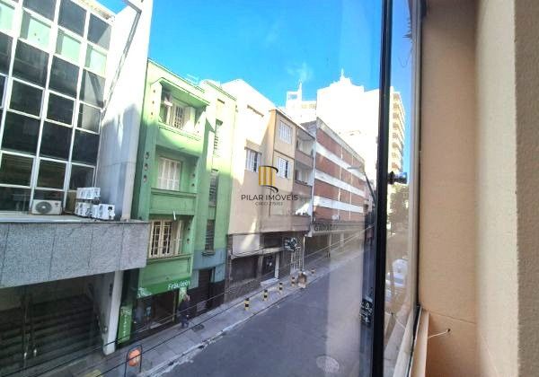 Apartamento no Centro de 2 dormitórios DESOCUPADO