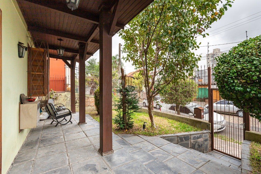 Casa sobrado no Jardim Botânico de 5 dormitórios e 2 vagas