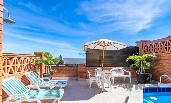 Casa sobrado no Cristal de 3 dormitórios e 3 vagas