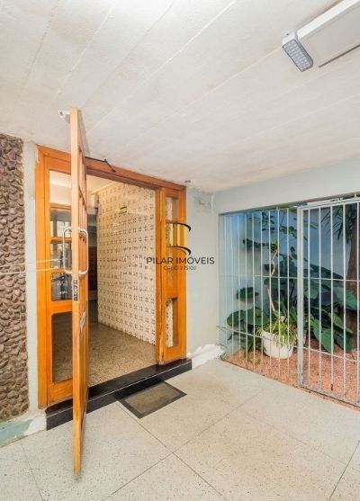 Apartamento na Azenha de 3 dormitórios térreo