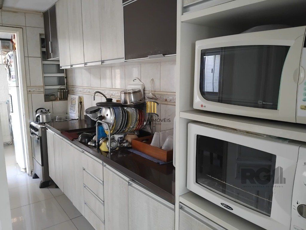 Casa em condomínio no Sarandi de 2d vaga e infra