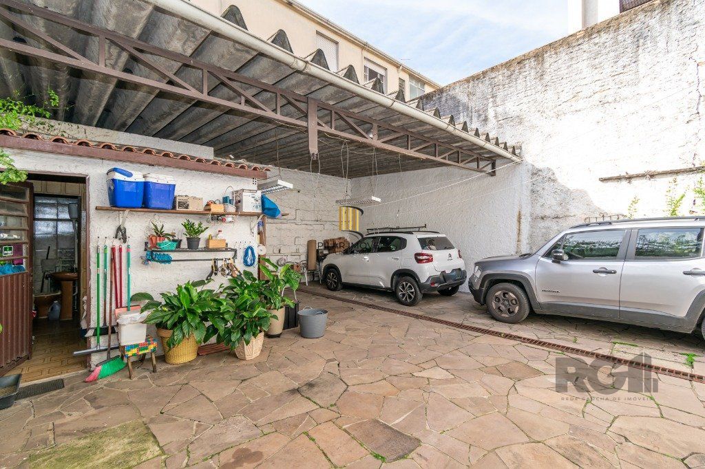 Sobrado no Moinhos de Vento de 4 dormitórios e 4 vagas