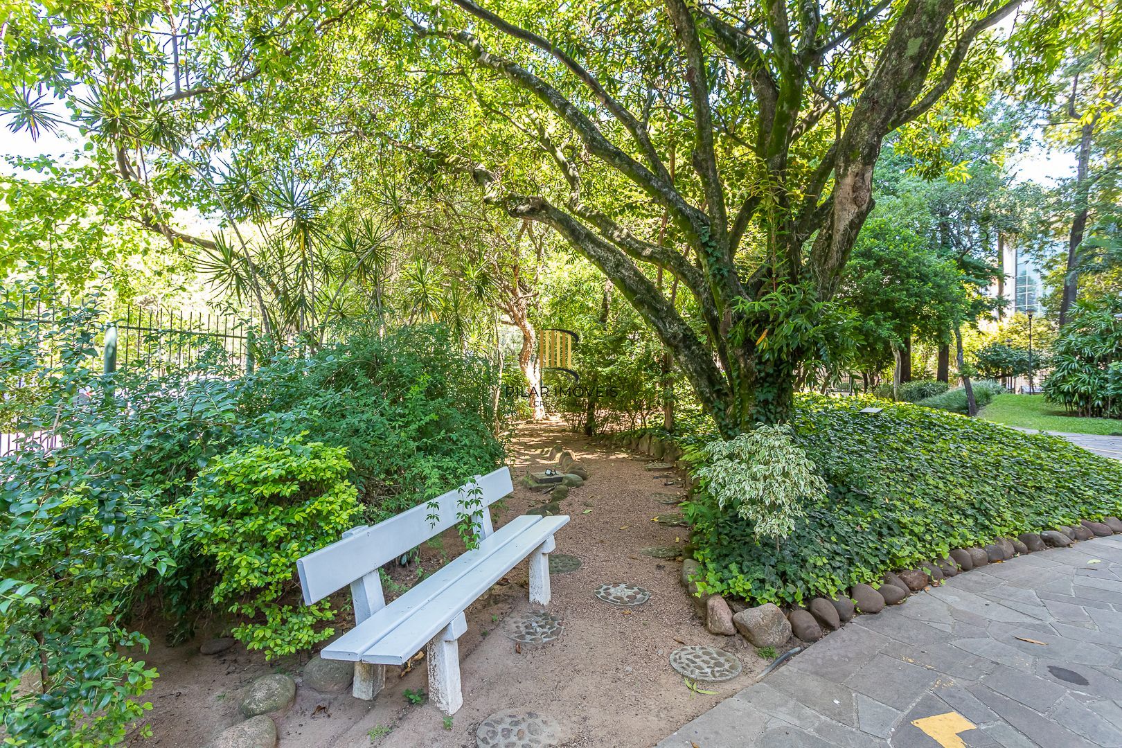 Apartamento no Moinhos de Vento de 3 dormitórios vaga e infra DESOCUPADO