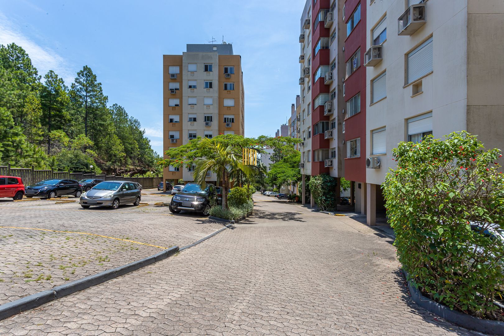 Apartamento diferenciado no bairro Nonoai de 3 dormitórios  2 vagas e infra