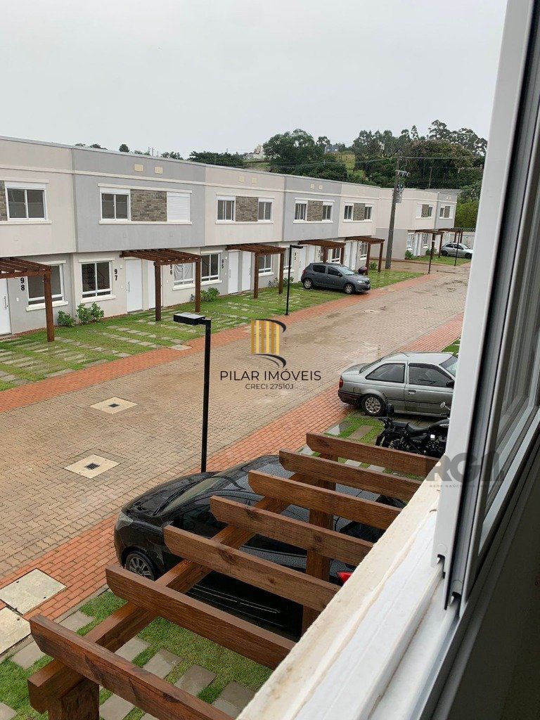Sobrado novo com aproximadamente 88m² no bairro Vila Nova.
