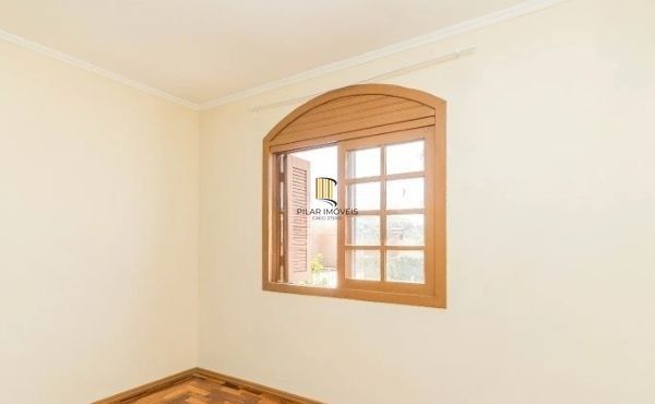 Casa no Sarandi de 4 dormitórios e 4 vagas