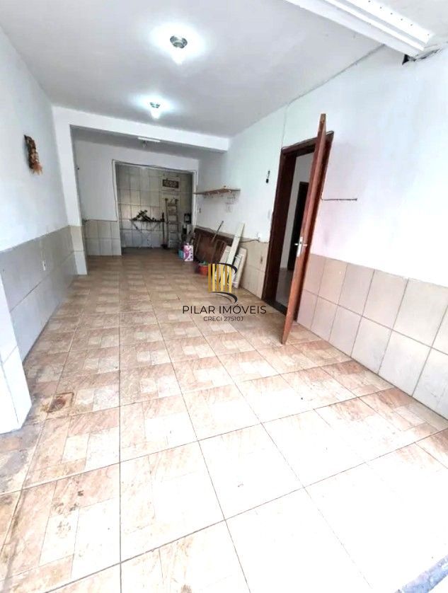 Casa sobrado no bairro Cristal de 3 domitórios e 3 vagas