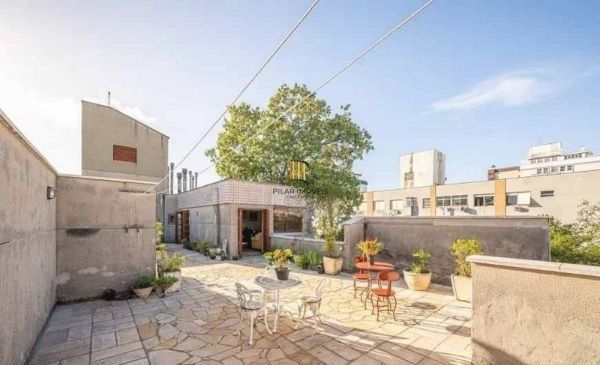 Cobertura duplex no bairro Petrópolis de 3 dormitórios vaga e terraço